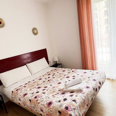 Hostal Abaaly Madrid Kültér fotó