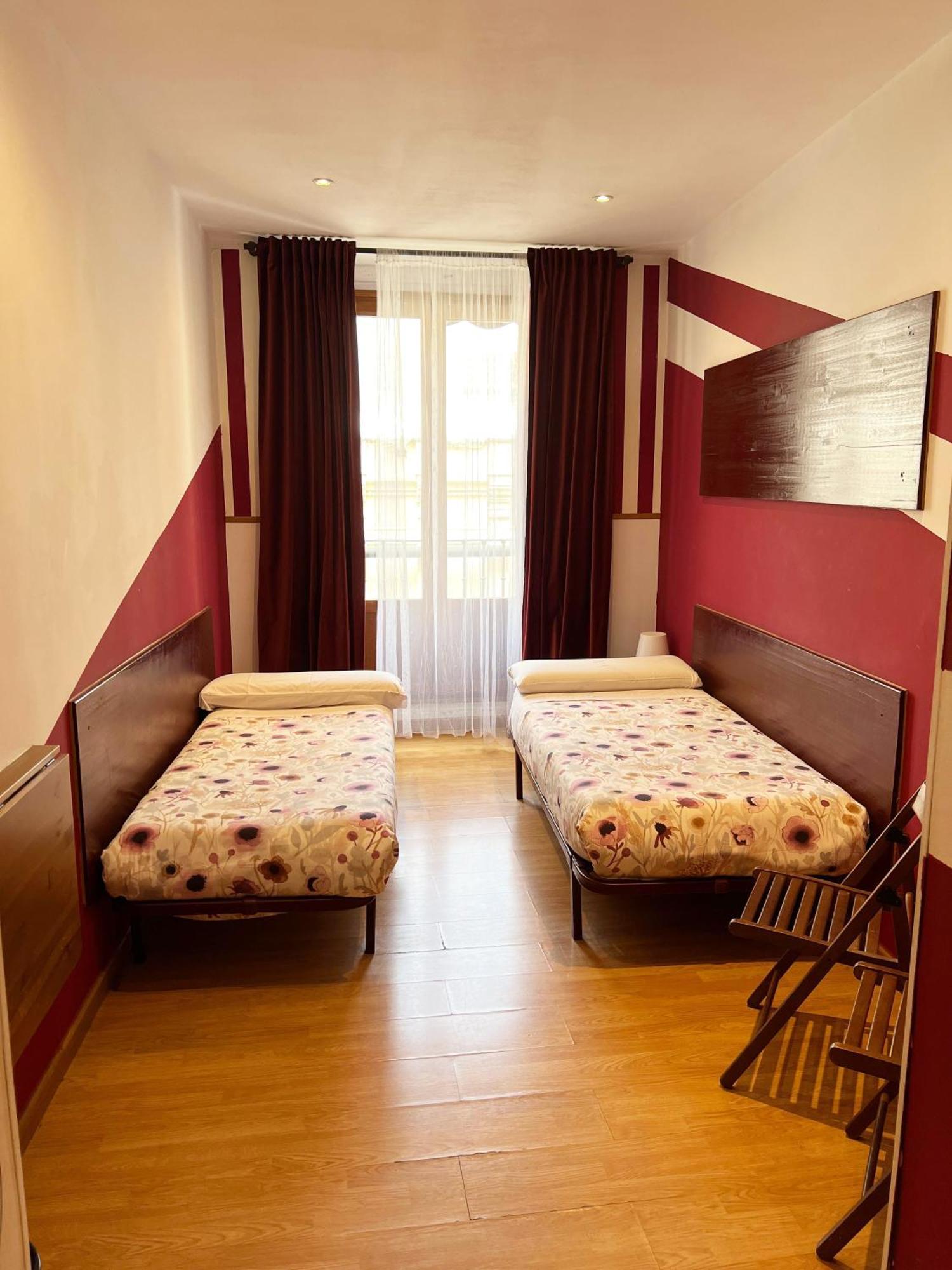 Hostal Abaaly Madrid Kültér fotó