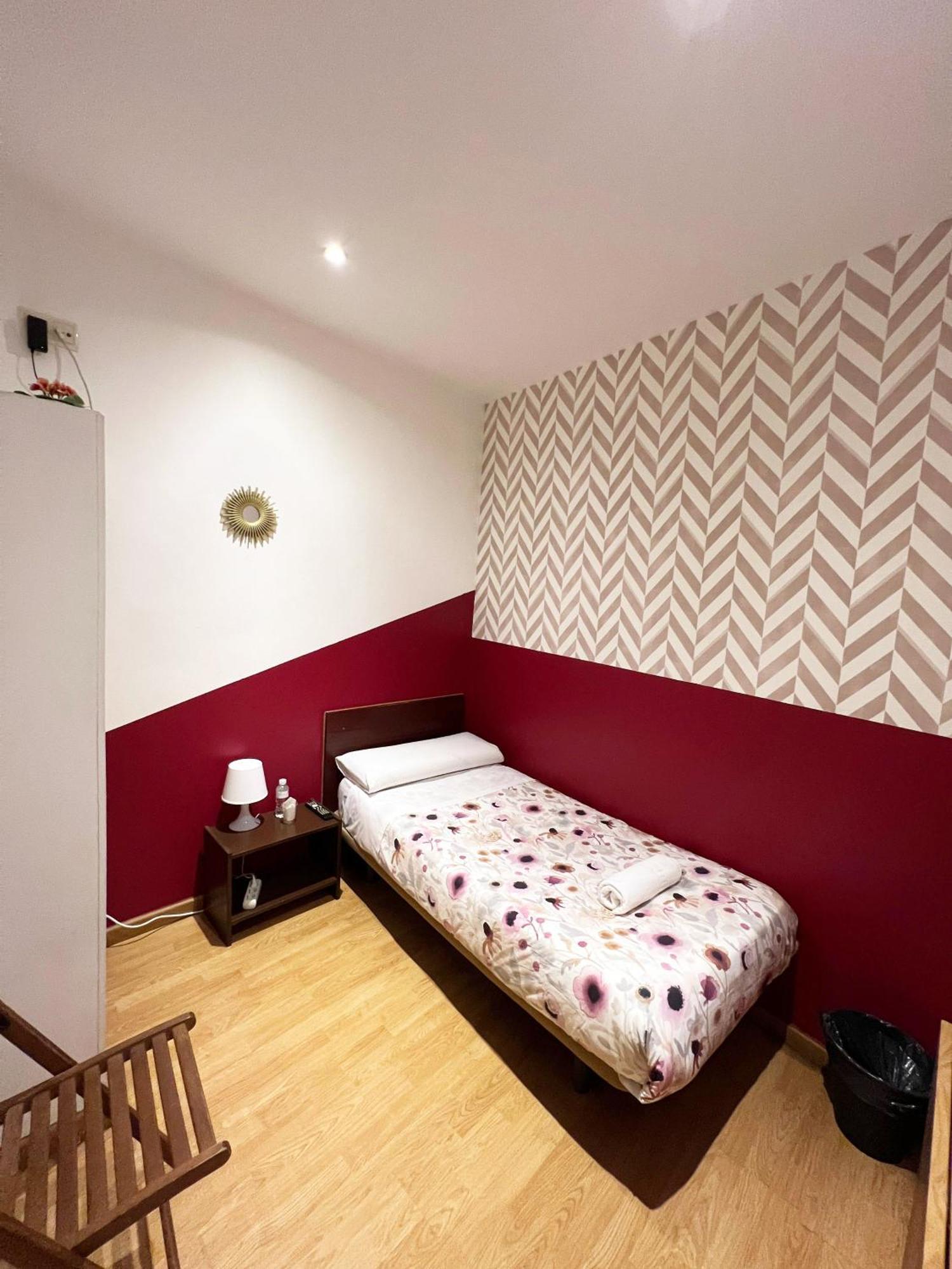 Hostal Abaaly Madrid Kültér fotó