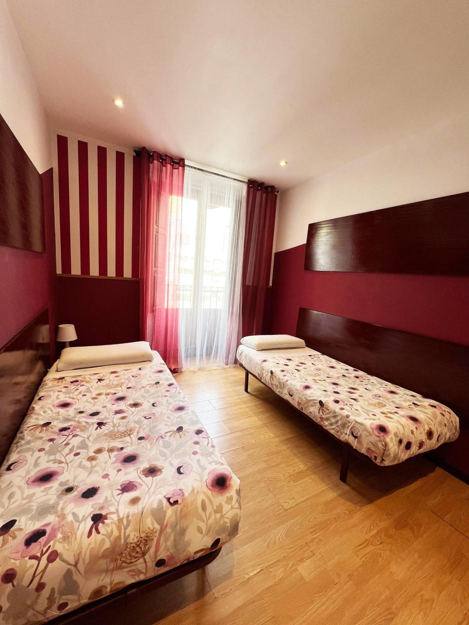 Hostal Abaaly Madrid Kültér fotó