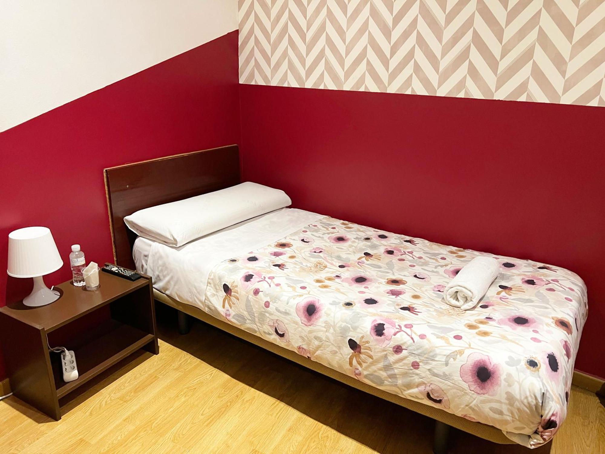 Hostal Abaaly Madrid Kültér fotó