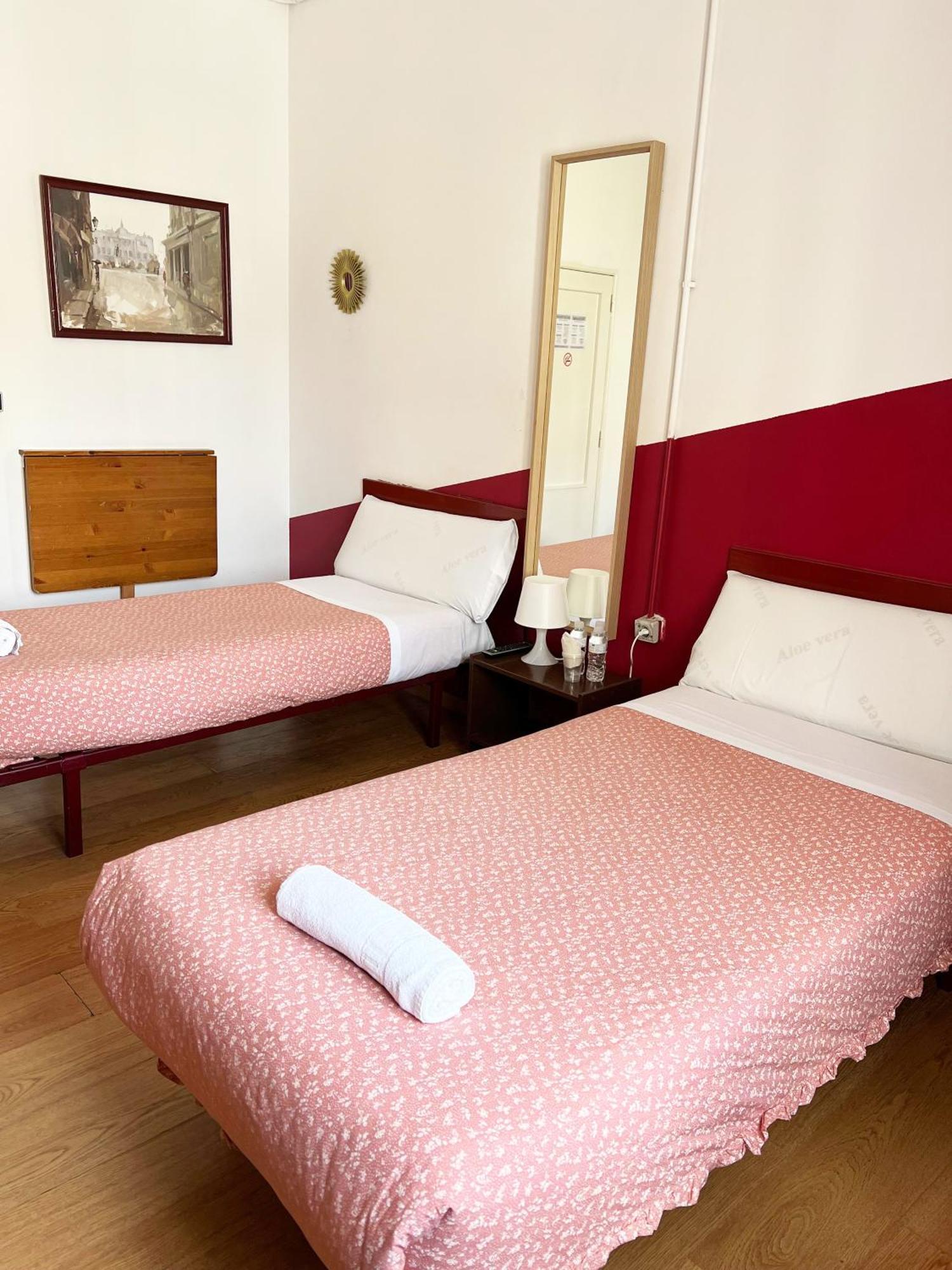 Hostal Abaaly Madrid Kültér fotó