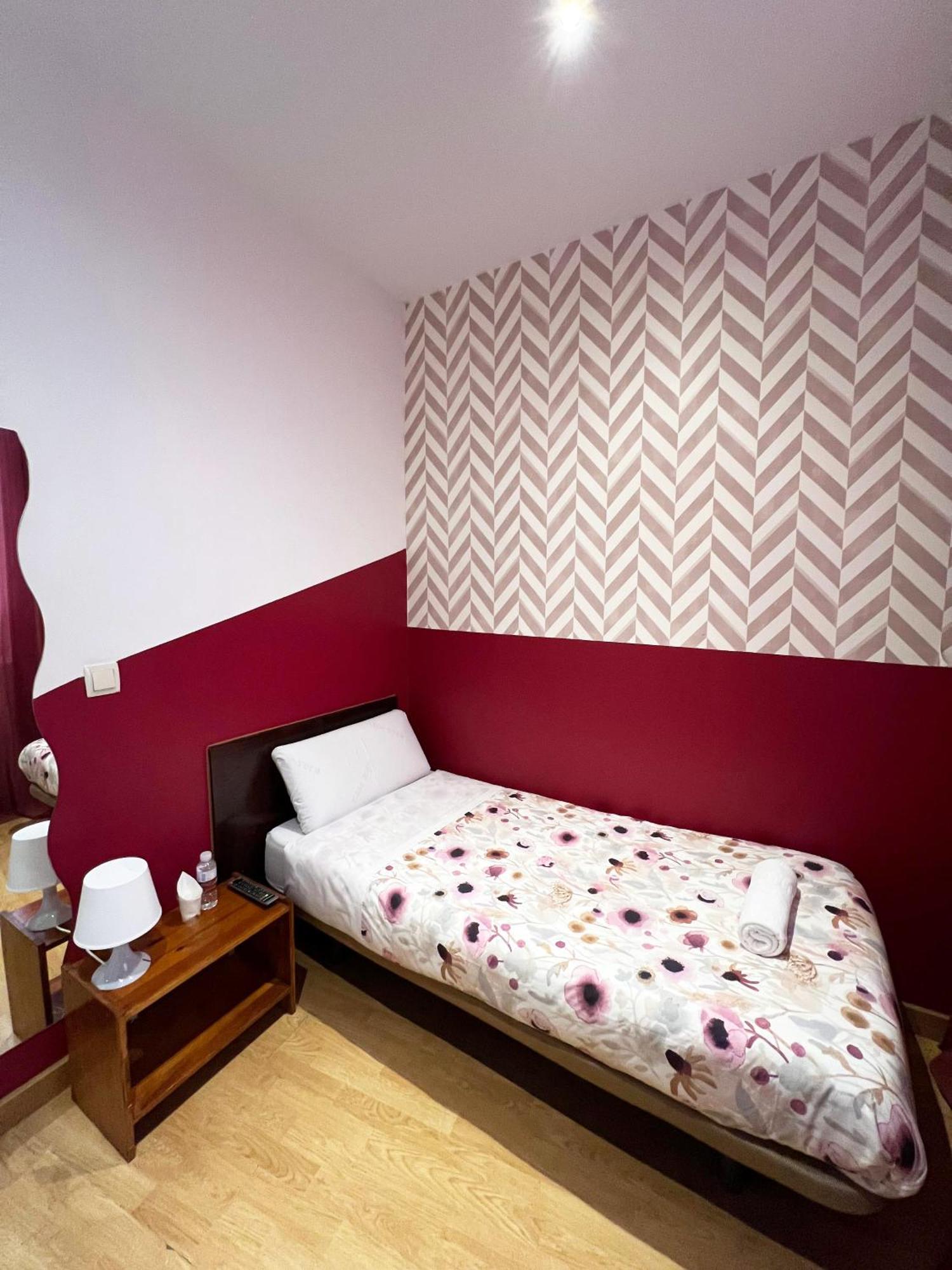 Hostal Abaaly Madrid Kültér fotó